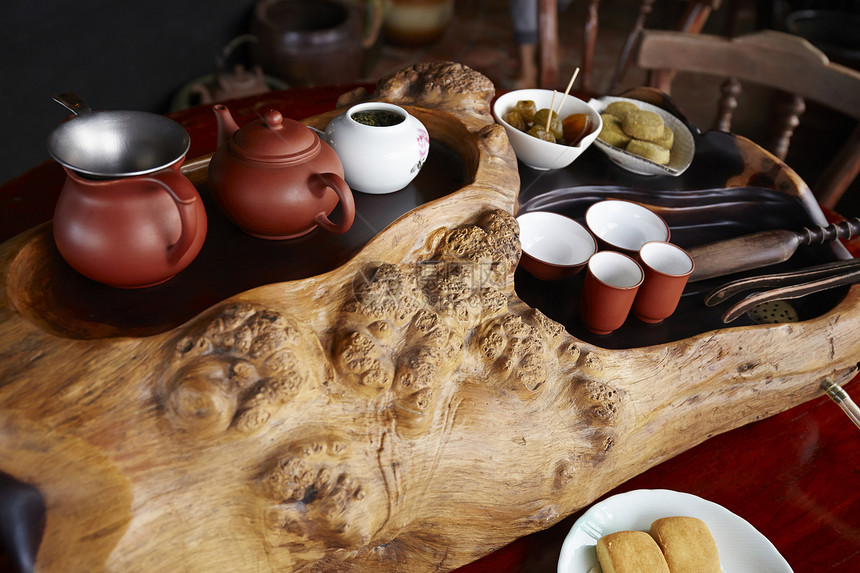 茶桌上的雅致风情 台湾茶具与点心的精致对话