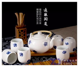 陶瓷三韵 青花、粉彩与颜色釉茶具的美学对话